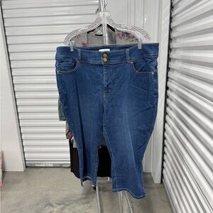 Lane Bryant | Crop Jeans in Medium Wash | size 22